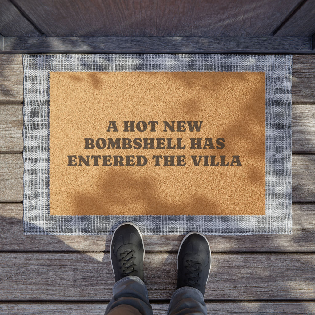 A Hot New Bombshell Has Entered The Villa Doormat | Love Island