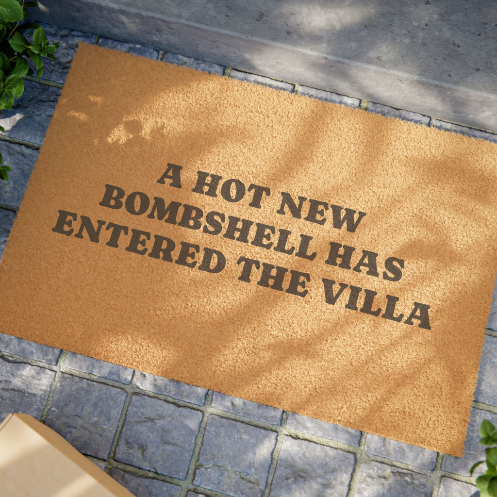 A Hot New Bombshell Has Entered The Villa Doormat | Love Island